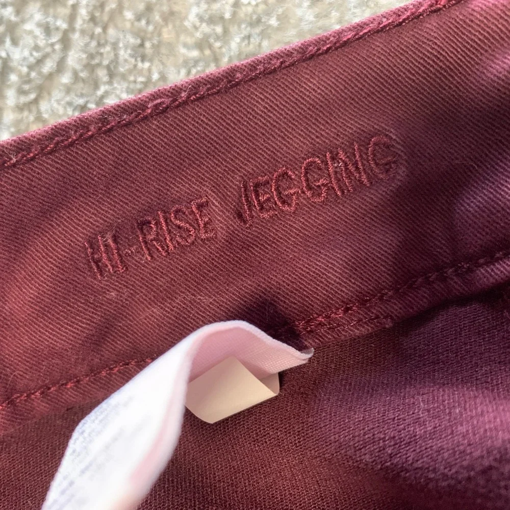 3/$30 American Eagle Outfitters Burgundy High Rise Jeggings Skinny Fit - Picture 12 of 14